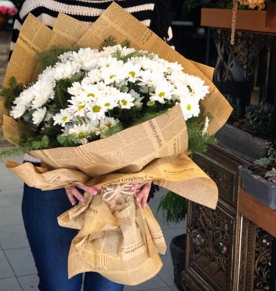 beyaz papatyalar ve turuncu güller Çiçek buketi-199tl Çiçeği & Ürünü Kucak Dolusu Papatya Buketi-399 