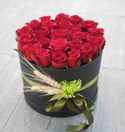 aşkın simgesi kırmızı güller ve beyaz papatyalar Çiçek buketi-199tl Çiçeği & Ürünü Siyah Kutuda 20'li Kırmızı Gül-349TL 