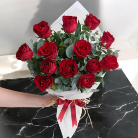  13'lü Kırmızı Gül Buketi