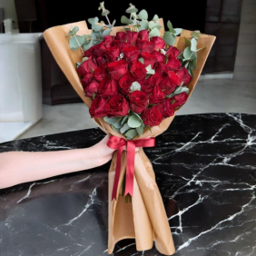  Kraft Buket Kağıdında 35'li Kırmızı Gül Buketi